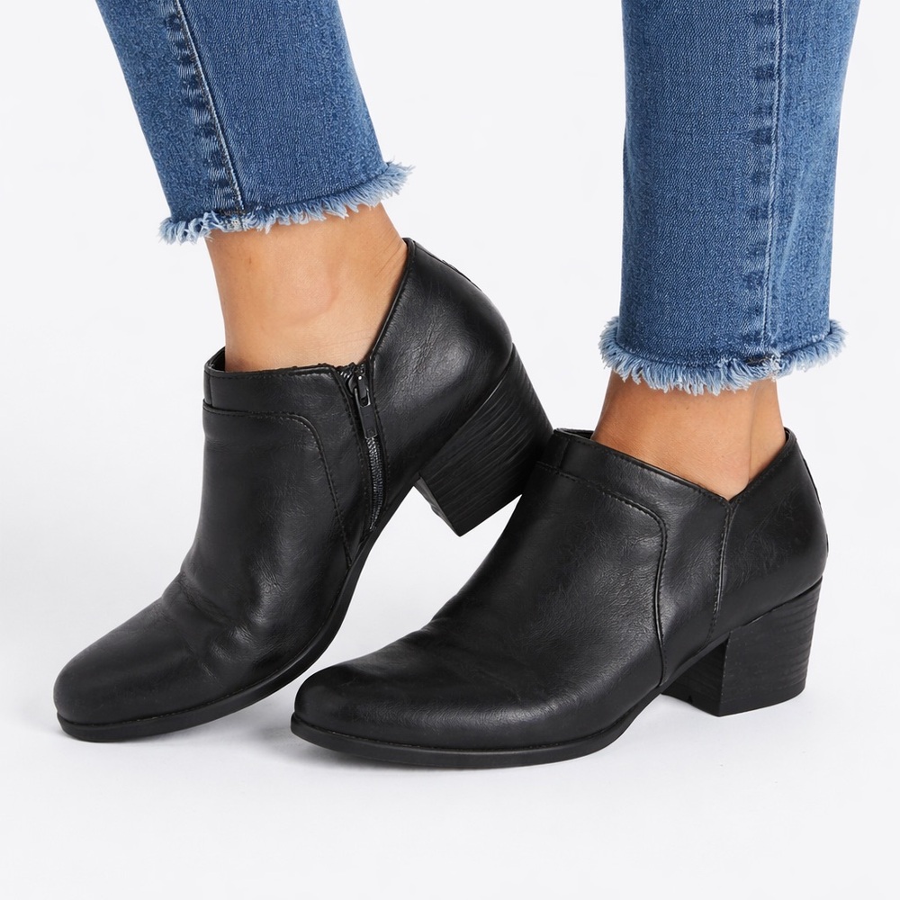 Born Shari II Black Leather Zip Up Bootie Classic Comfort Size 8M MSRP $140